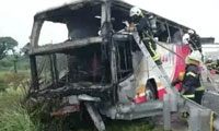 台湾旅游大巴车祸26人罹难